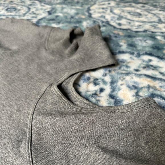 Lululemon Cold-Shoulder Asymmetrical Sweater Grey - Picture 5 of 6